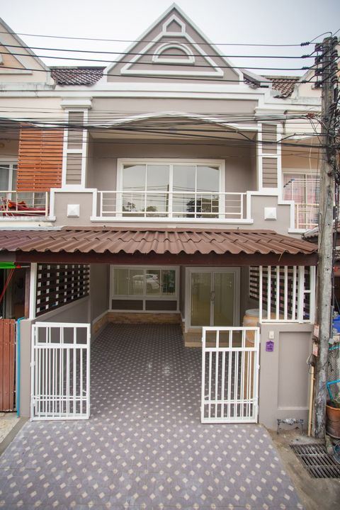 ขายบ้าน ขายทาวน์โฮม 2 ชั้น หมู่บ้านเทพบุรี กู้กู อ.เมืองภูเก็ต รีโนเวทใหม่ ทำเลดี ฟรีค่าโอน ขายถูกต่ำกว่าราค