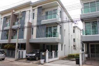 ทาวน์อเวนิว ศรีนครินทร์  Town Avenue Srinagarindra