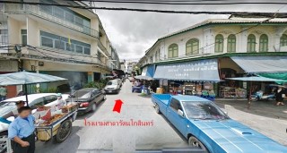 ใกล้ปากคลองตลาด  วัดอรุณ  ถนนข้าวสาร  เสาชิงช้า  เยาวราช 