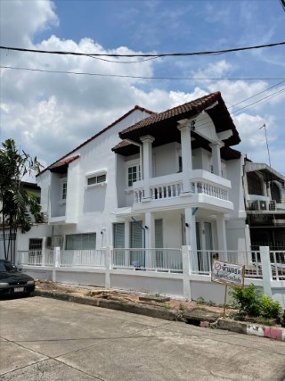 RentHouse Town House for Rent at Saranrom Village KasetNawamintr