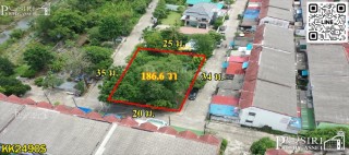 ที่สวยปลูกบ้าน/โกดัง 186.6 วา สะดวกติดถนน 3 ด้าน ในซอยค่ายกำแพงเพชร ใกล้เศรษฐกิจ พุทธสาคร