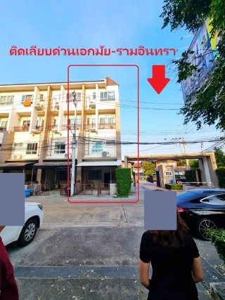  โชว์รูม ติดเลียบด่วนเอกมัย รามอินทรา 4ชั้น ออฟฟิศหัวมุม 6นอน 7แอ