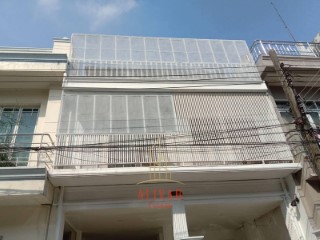 3-storey townhome for rent in Bang Chak area, near BTS Bang Chak