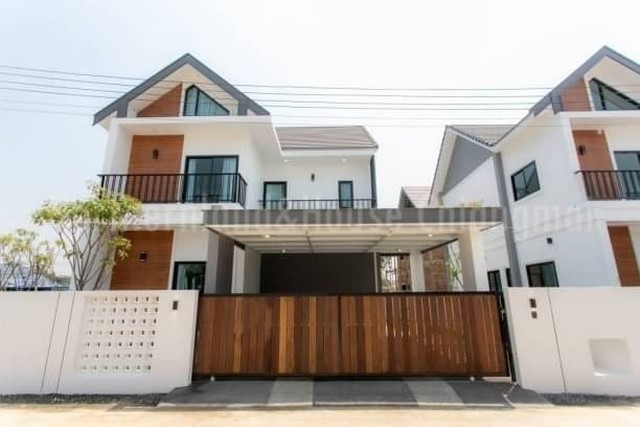 บ้านสร้างใหม่  ป่าแดด  ราคาเริ่มต้นที่ 3.59 ล้าน   