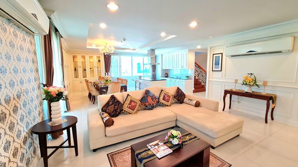 ขายคอนโดมิเนียม Luxury Service Apartment for rent Sukhumvit 39 Duplex Penthouses 4 bedrooms 4 bathroom Tel +66-62-99