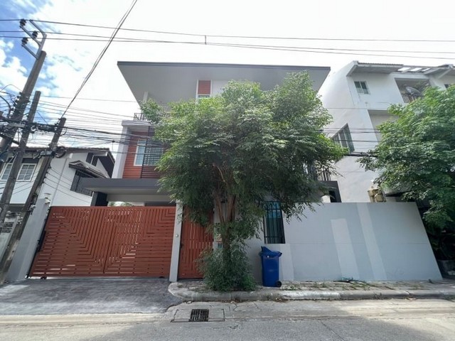 A บ้านใหม่ 3 ชั้น ใกล้​ MRT​ ถนนประชาชื่น ใกล้ทางด่วน