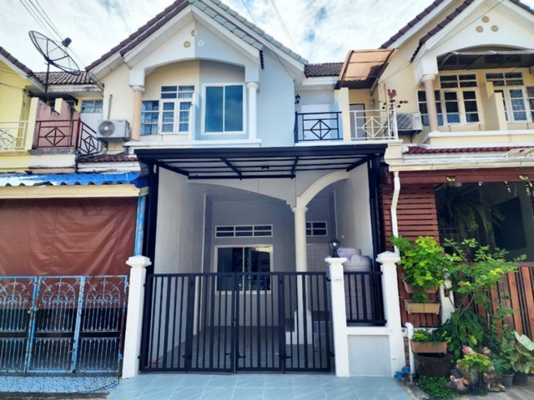SaleHouse Selling townhome, Soi Phraya Suren 35, Sena Villa Village (Ramintra 109), 90 square meters, 18 square wa.