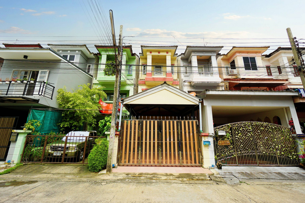 SaleHouse For sale: 3-storey townhouse in Phutthamonthon Soi 2, Muanchon Thani, 153.2 sqm, 20.2 sqw, with parking N kitchen Easy to reach Sathorn