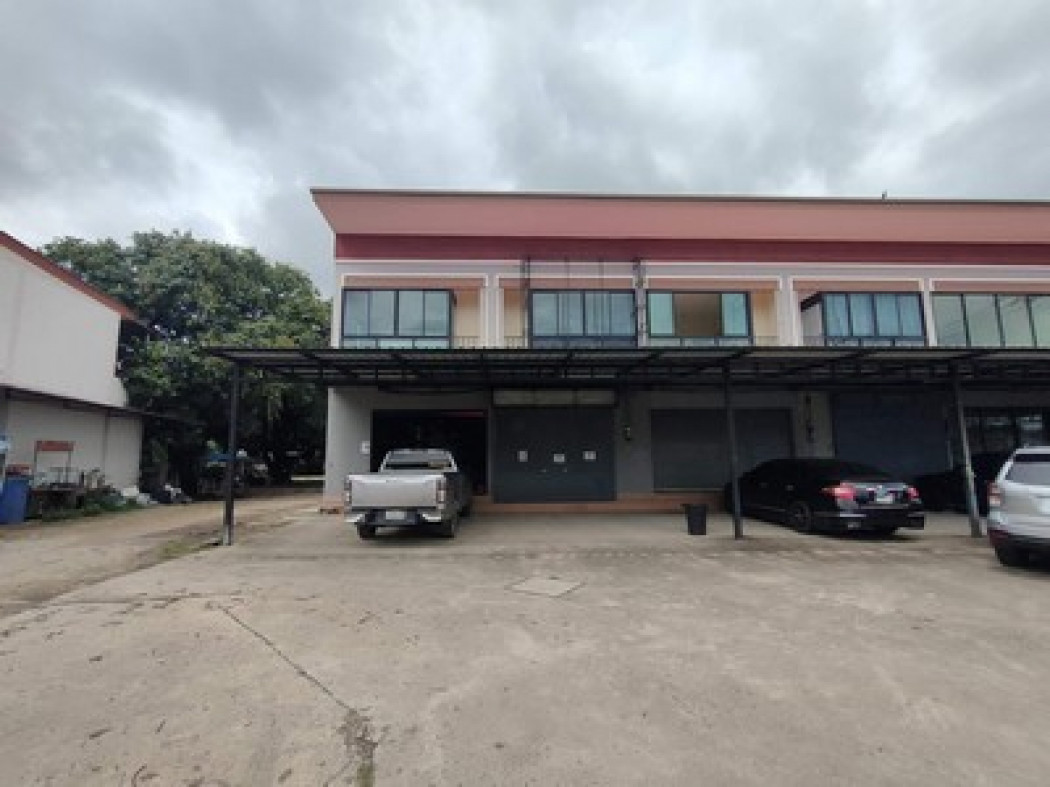 SaleOffice Townhome for sale, 86 sq m, 2 units, near Koh Samet Pier. Next to Soi Sukhapiban 2/3, beautiful building, wide front, good location.
