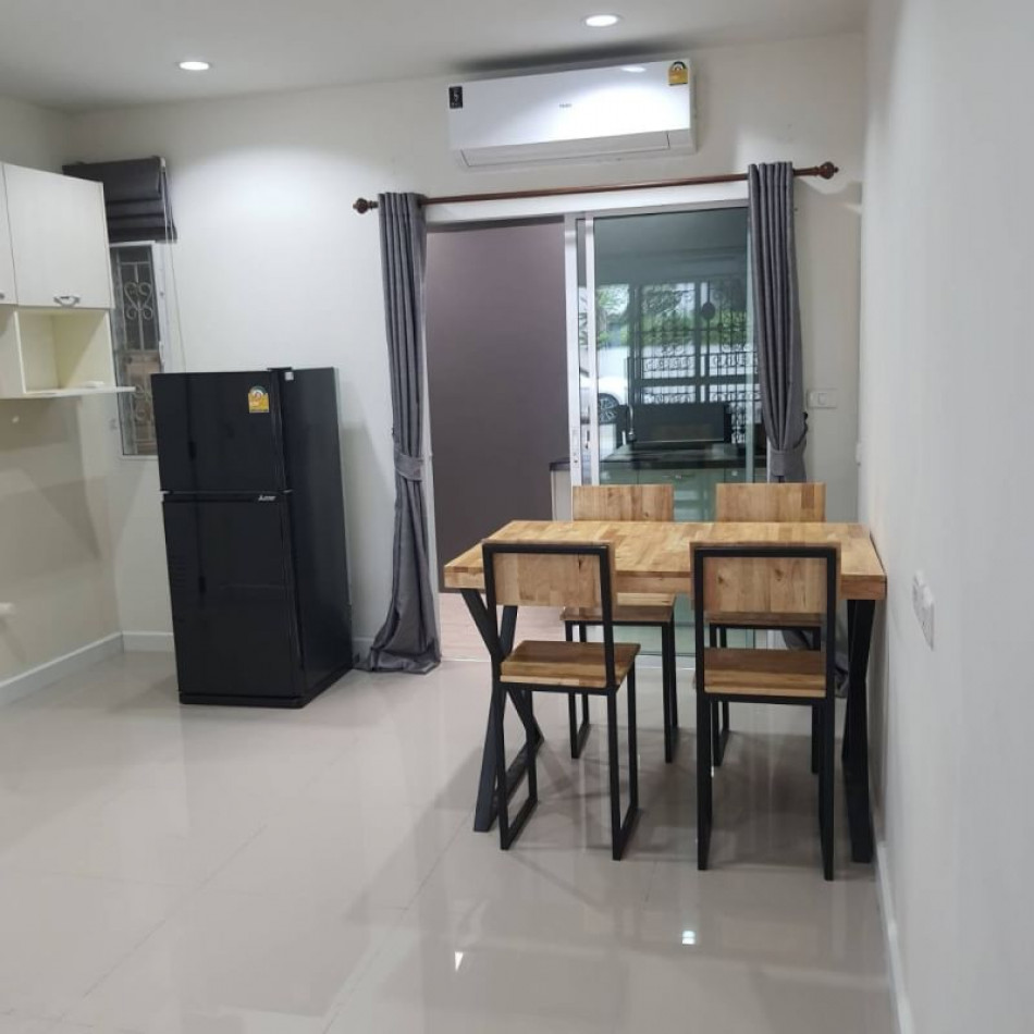 RentHouse For rent: Townhome Village Light Pattanakarn 110 sq m. 28 sq m.