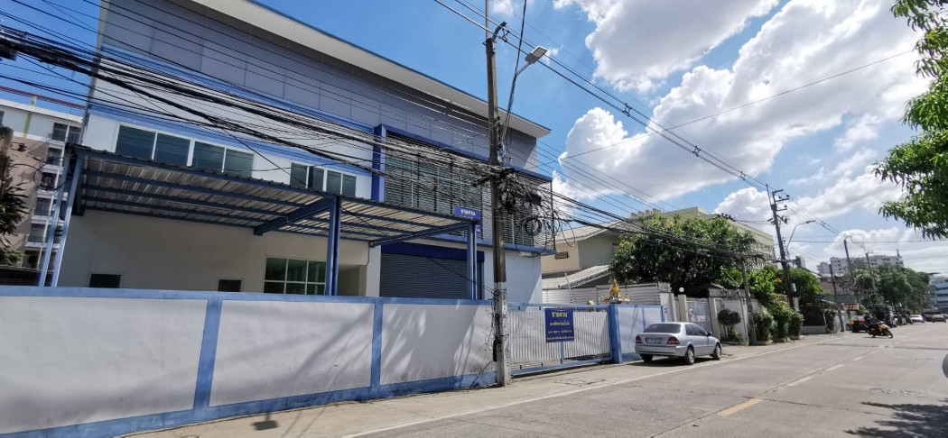 SaleWarehouse Warehouse, office building for sale, 661 sq m., 130 sq m, good location, many entrances and exits, convenient travel.