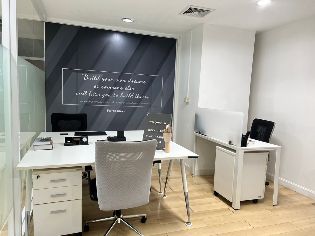 RentOffice (BIZ-T05) BIZ Concierge office with furniture near BTS Nana-Sukhumvit.