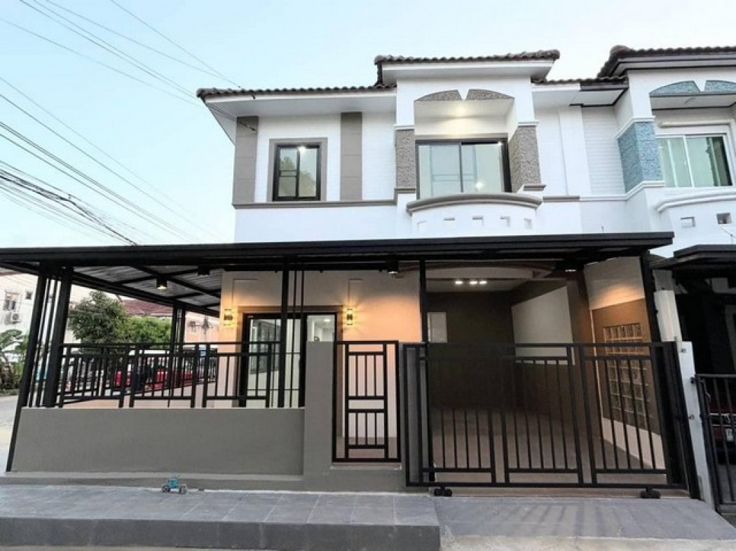 SaleHouse For sale: Townhome Nanticha 3/8, 120 sqm, 28 sq. wa, on Men Road, suitable for commercial purposes.