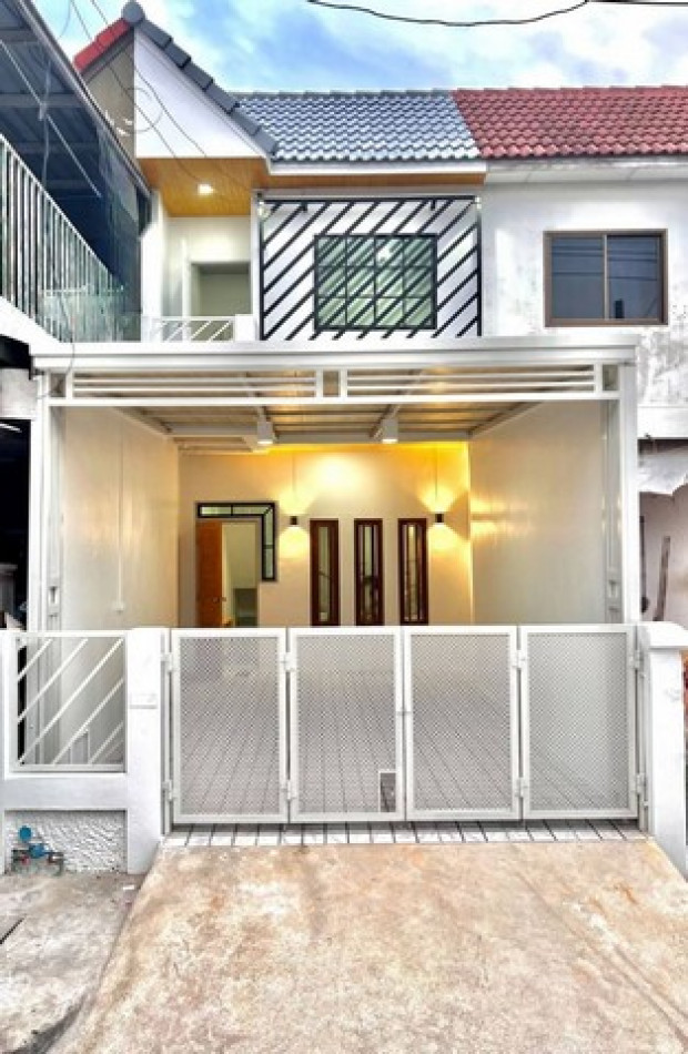SaleHouse Selling a 1,100 sqm (16 sq. wah) townhome at Asia Home, Men Road.