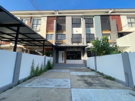 SaleHouse Townhome for sale cheap The Enter: The Enter (King Kaew 25-1) 180 sq m. 31.2 sq m, 3 bedrooms, 3 bathrooms, 4 parking spaces, good condition, near Gemmo Industrial Estate.