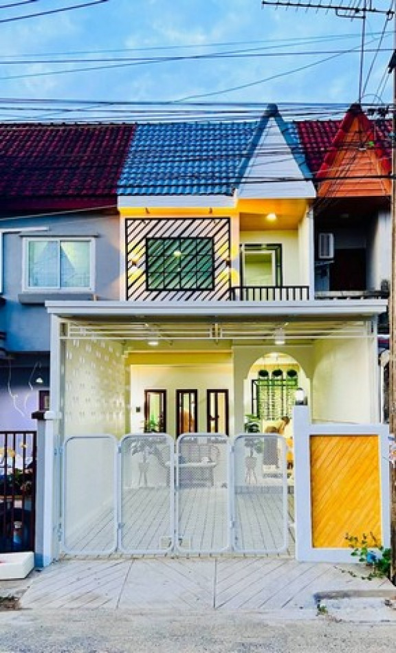 SaleHouse Townhome for sale, Sinthong Romklao 28, Romklao, 90 sq m., 20 sq m, Main Road, beginning of the project.