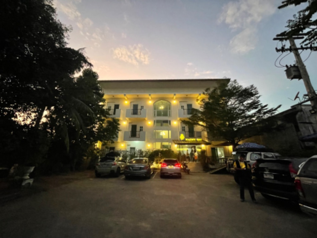 SaleHouse Hotel for sale in the heart of Mae Sot, size 27 rooms, ready to continue operations.ID-13452