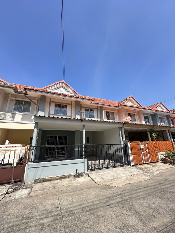 SaleHouse Townhome for sale, newly renovated, Baan Pruksa C, 90 sq m., 18 sq m, cheap price.