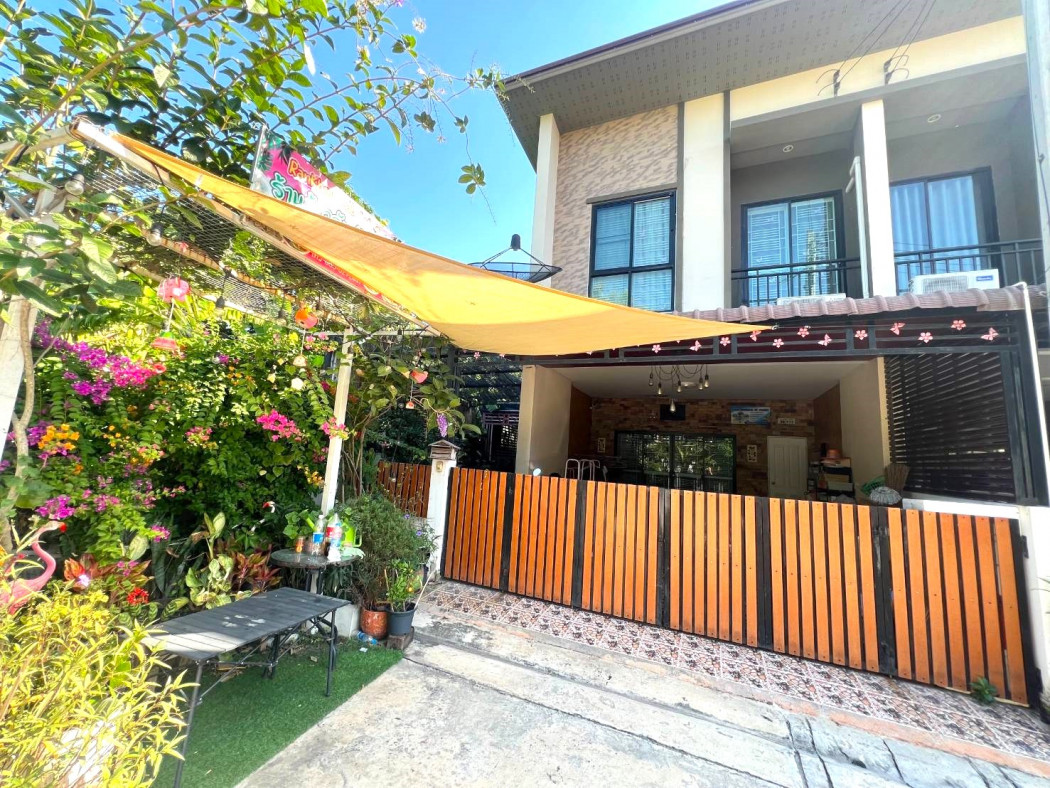 SaleHouse Townhome for sale, The Perfect Place HS075, corner house, Napa, Chonburi. 136 sq m. 34.6 sq m., near Amata, Don Hua Lo, Robinson, only 2Km.