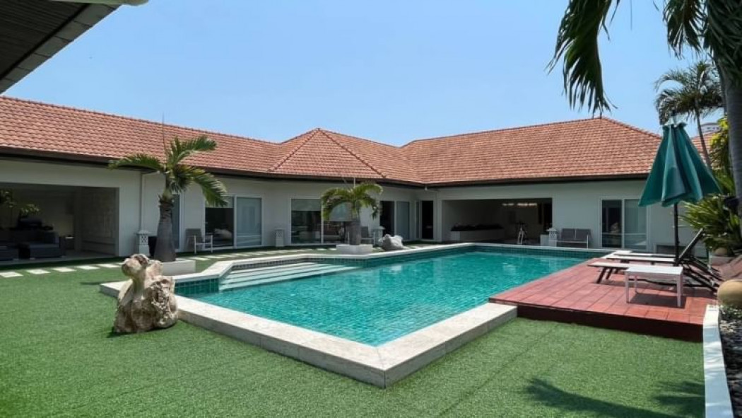 RentHouse Single house for rent, 6 bedrooms, fully furnished, modern, large private swimming pool. View Talay Villa 960 sq m. 240 sq m. Jomtien Sai 2