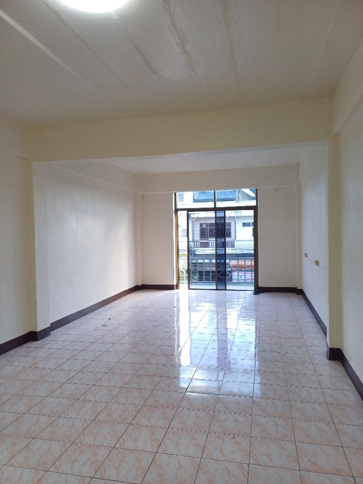 SaleOffice Selling very cheap...3 and a half storey shophouse, newly renovated, ready to move in ID-13484