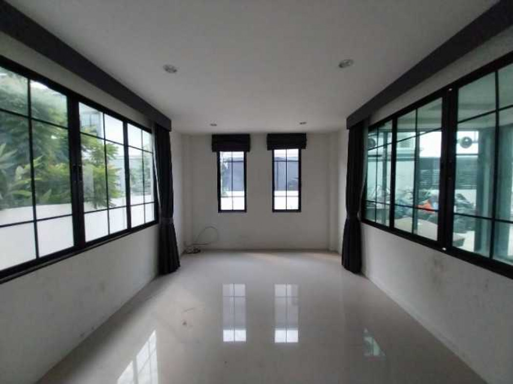 SaleHouse For sale, large detached house, lots of space, Sammakorn Rangsit, Khlong 7A, 81 sq m, negotiable.