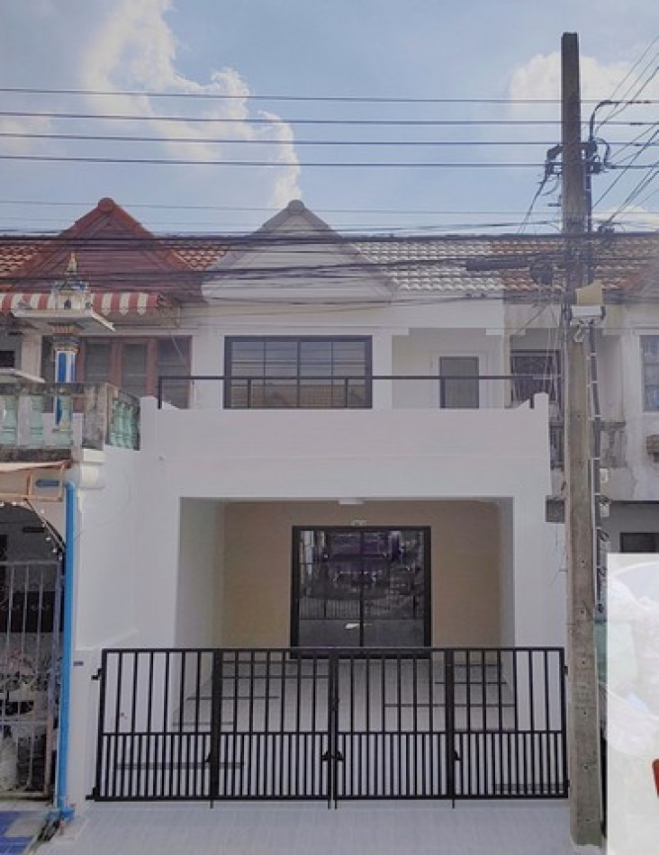 SaleHouse Townhome for sale Thipsuwan 2 90 sq m. 18 sq m. Newly decorated house. Really cheap and beautiful