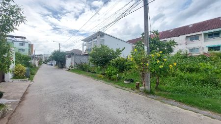 SaleLand Land for sale No need to pay common fees Srinakarin 45 Prawet 78 sq m, distance 1.2 km. to the BTS station. Srinakarin Soi 38