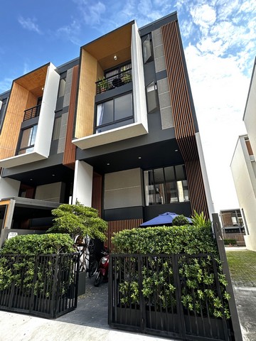 RentHouse ให้เช่าทาวน์เฮาส์ 3.5 ชั้น พัฒนาการ 32 หมู่บ้านชิเซน  Shizen 