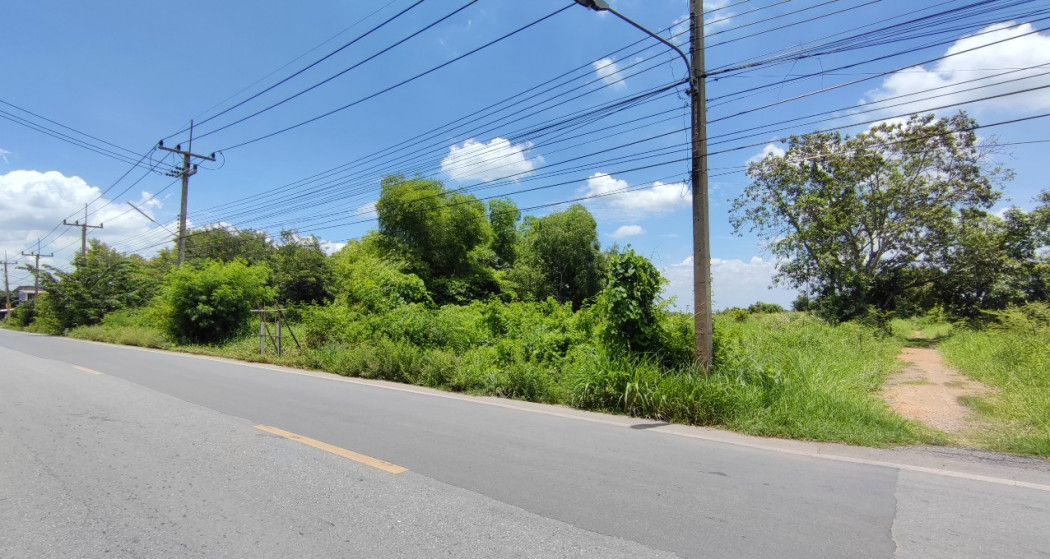 SaleLand Land for sale, 4 rai, Pathum Thani, Khlong Luang, Khlong 5, east side, next to the canal road. Complete utilities