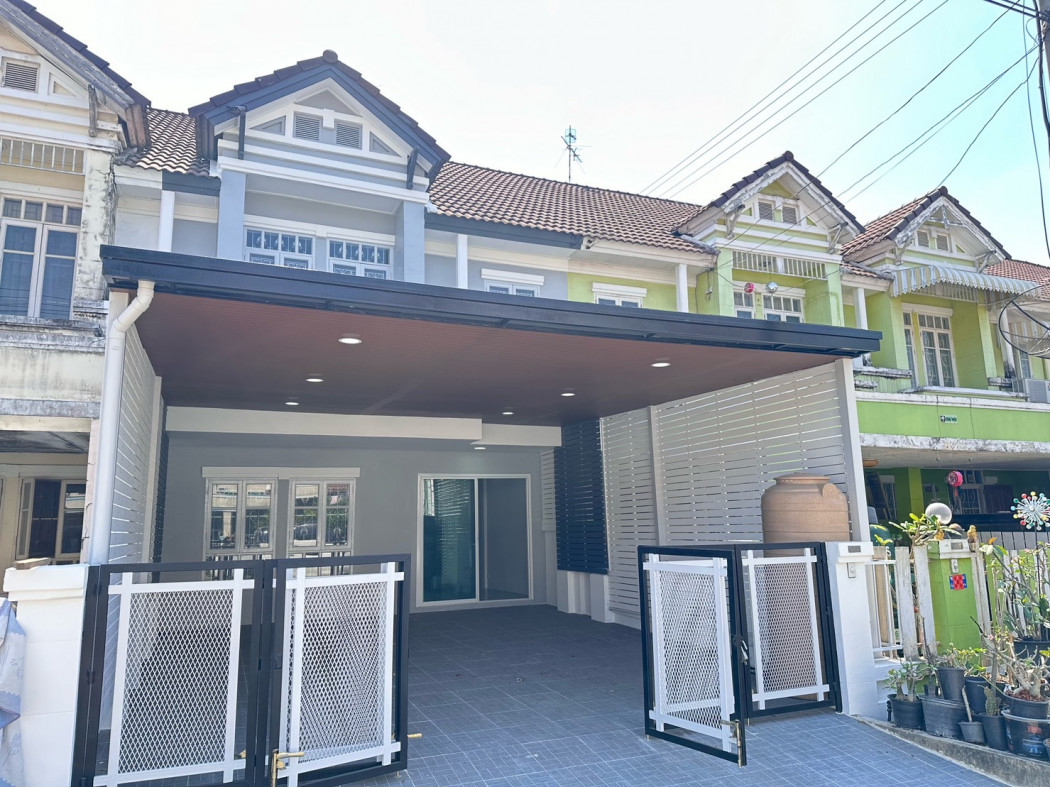 SaleHouse Townhome for sale, newly renovated, Baan Piyawararom Rangsit, 120 sq m., 27 sq m, beginning of the project, wide road, free transfer.