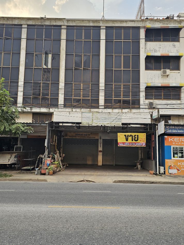 SaleOffice Commercial building for sale, 4-story commercial building with mezzanine and rooftop for sale, 560 sq m., 72 sq m, near community areas. Suitable for trading or use as an office.