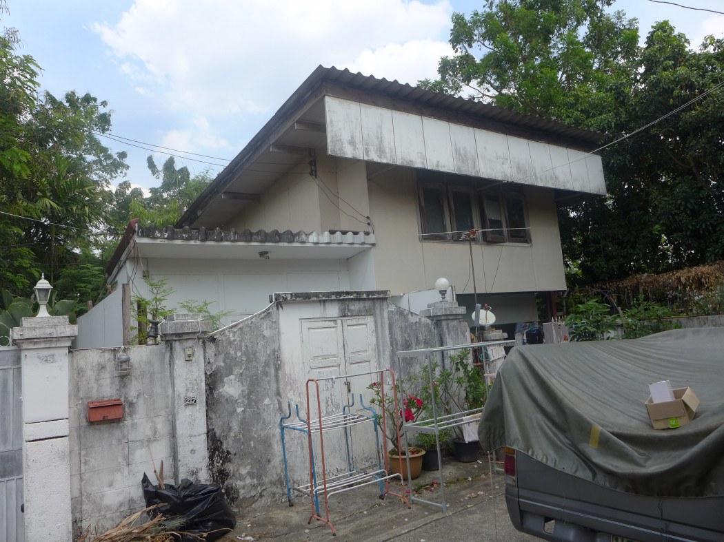 SaleLand Land for sale, land for sale in Soi Sailom 2 with 1 two-story house, plot next to a green garden area - 42 sq m.