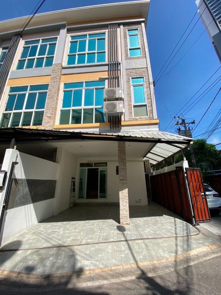 RentHouse Townhome for rent Code M210 Modern Life Townhome @ Huai Khwang 180 sq m. 20 sq m.