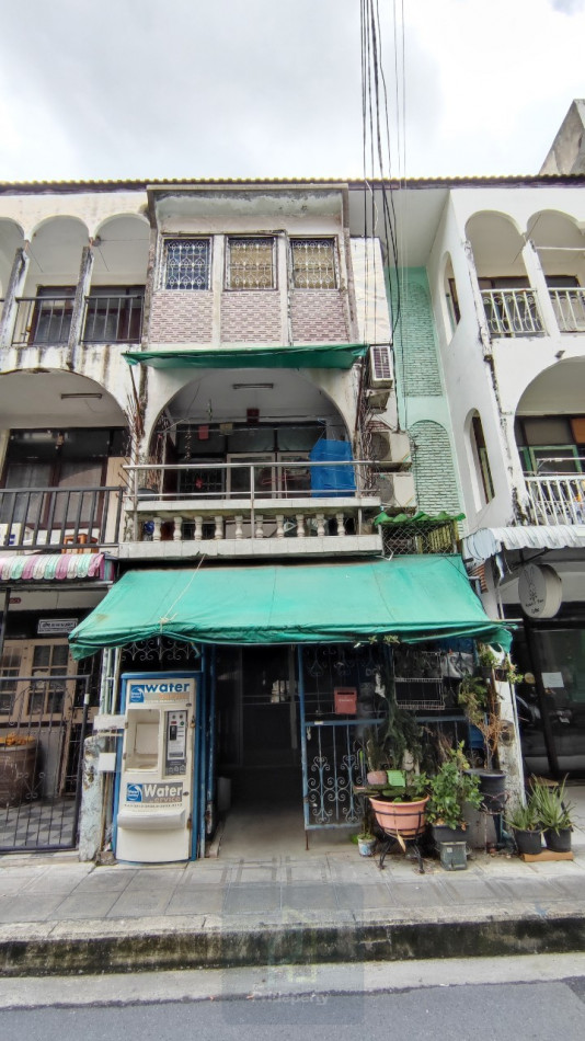 SaleOffice 3-Storey commercial building for sale, 16 sqw, Pracharat Bamphen 12, trading location, only 500 m. from MRT Huai Khwang