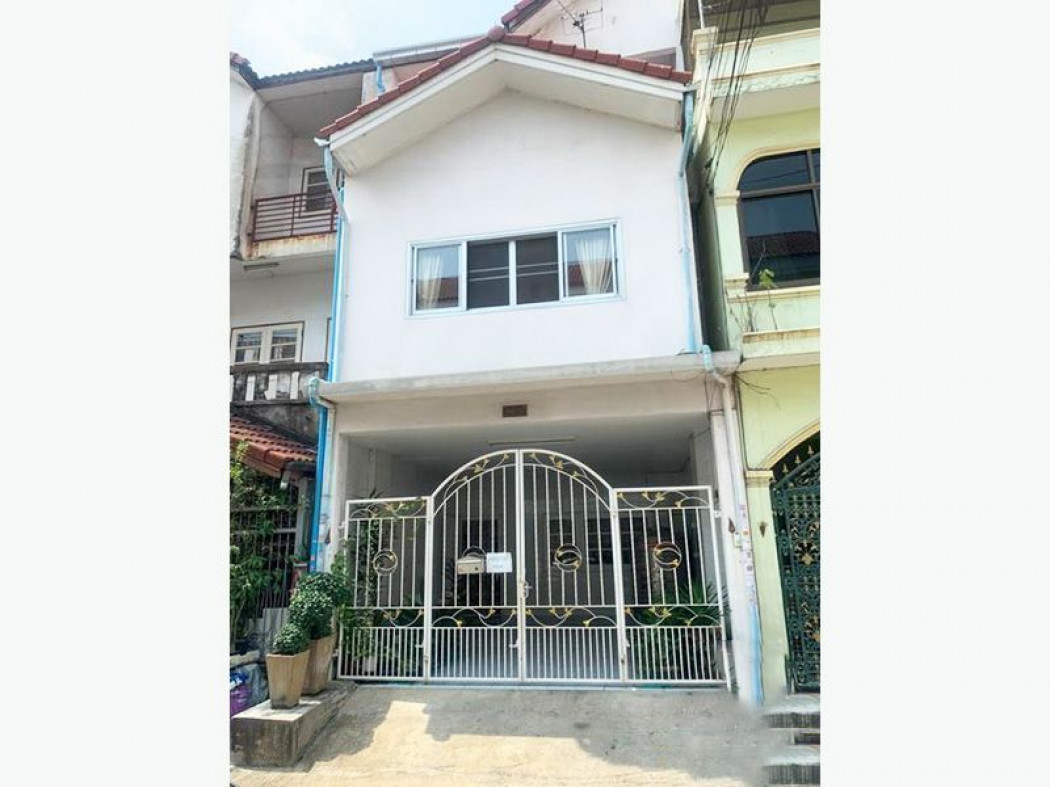 SaleHouse Townhome for sale, Baan Sinwong, 82 sq m., 20.6 sq m, 3 floors, bedrooms, 3 bathrooms, Bang Khae, Bangkok.