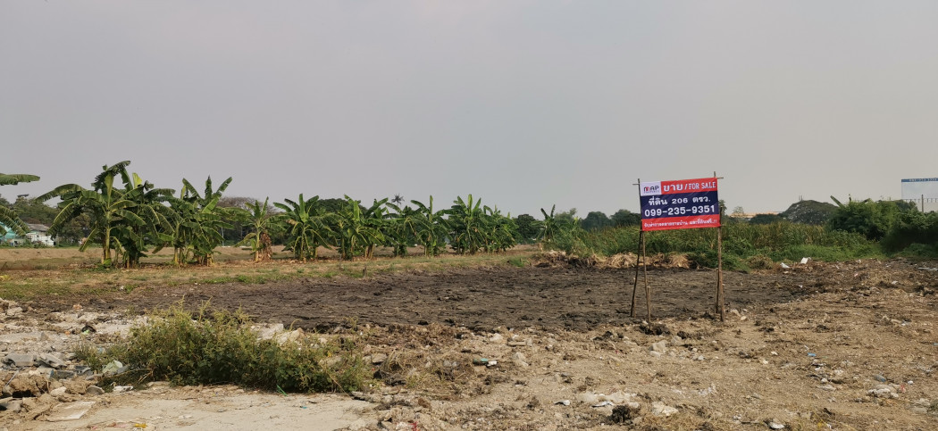 SaleLand Land for sale,  beautiful plot, 206 sq m., near the BTS, schools, department stores. Convenient travel, Phatthanakan, new intersection.