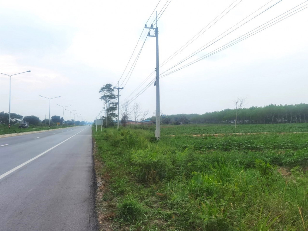 SaleLand Land for sale ME259, good location, next to road 3245, Nong Suea Chang, Nong Yai, Chonburi. 50 rai, near Rojana Nong Yai, only 4 Km.