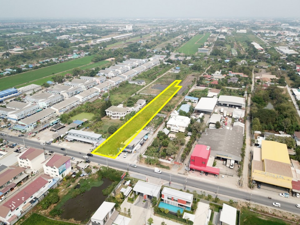RentLand Land for rent on Ban Kluay Road, Sai Noi, near Bang Bua Thong, 3 rai 16 sq m, suitable for business, trade, warehouse.