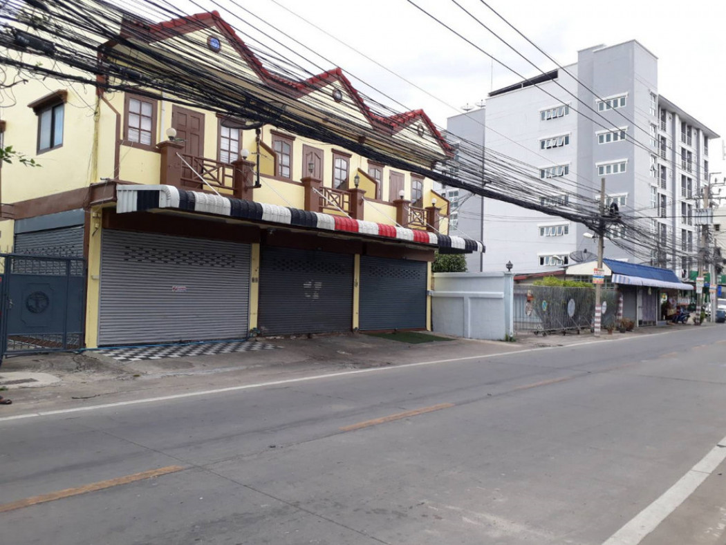 RentOffice For rent, 2-story commercial building (can be used for living, trading, or opening an office) next to Soi Tiwanon 38, Mueang Nonthaburi ID-13664