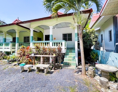 Single house 2 bed 1 bath Available for Rent in Hua Thanon Koh Sa