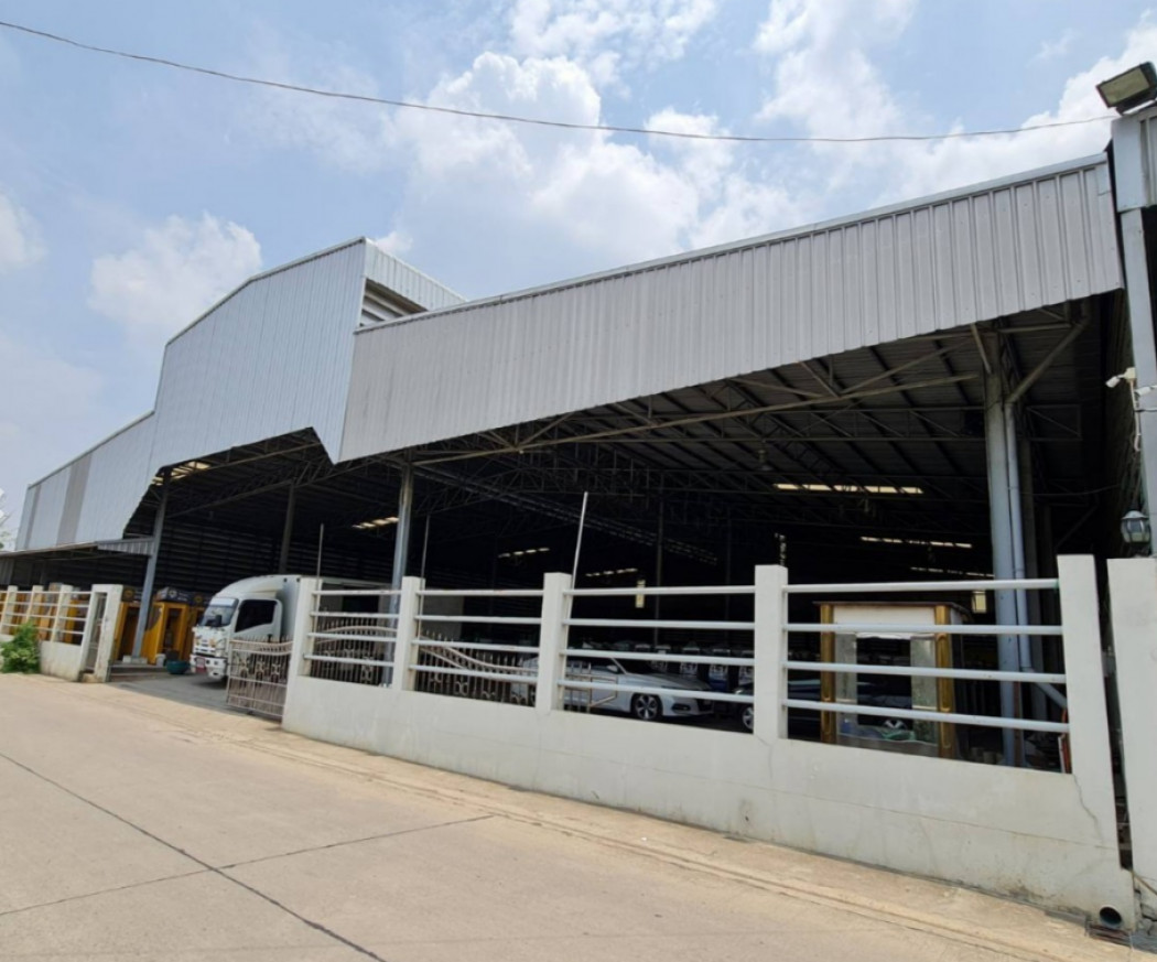 SaleWarehouse (HL)F82429 - Warehouse, area 1 rai 50 sq m, usable area 1,830 sq m, 600 m from Chatuchot Road, very good location, close to the motorway.