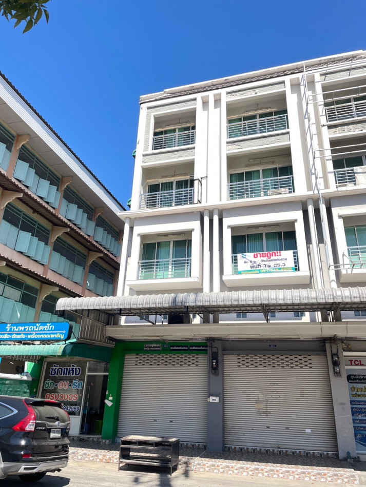 SaleOffice (HL)A83628 - Cheap sale. Commercial building, 4 and a half floors, 2 units, Supalak Home 4, Lam Luk Ka Khlong 3, opposite Wat Sai Mai.