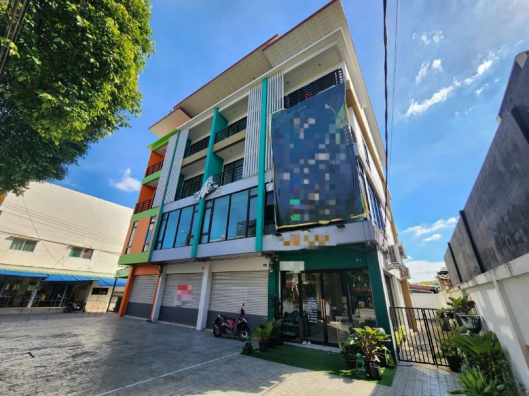 SaleOffice (HL)A85107 - 4-story commercial building for sale, next to Senanikom Road 1, Soi 38, with clinic shop tenants.