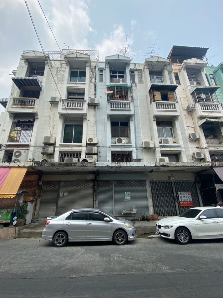 SaleOffice Commercial building for sale 270 sq m. 22 sq m (HL) A79085 - 4 and a half storey shophouse near Kasetsart University. Very good location, near the Green Line.