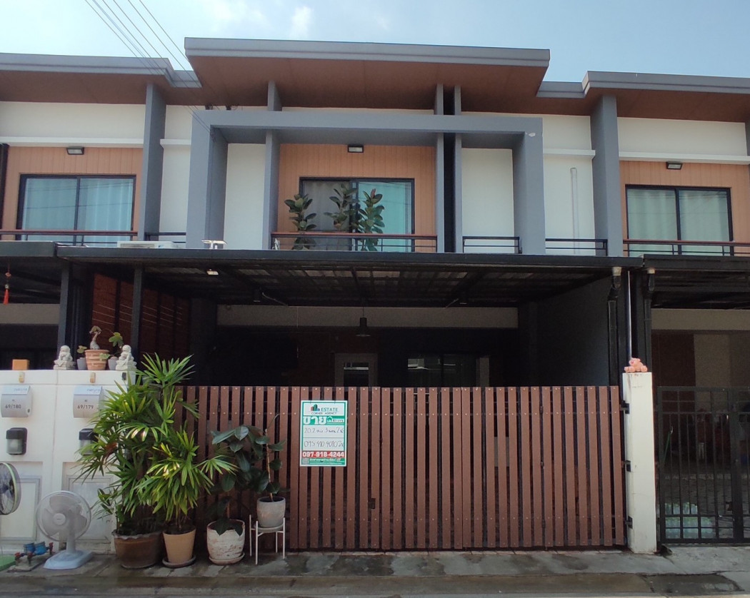 SaleHouse (HL)A82314 - Townhouse for sale, corner unit, Main Road, The Gallery Village, fully renovated, strong, lots of extras, 20.2 sq m.