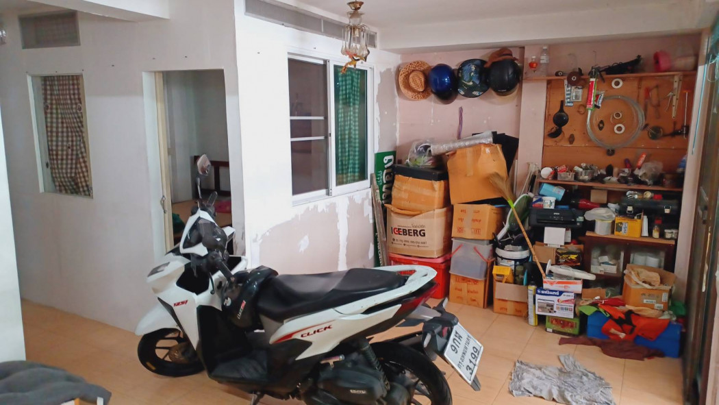 SaleHouse (HL)H84667 - Good price!! Single house in Soi Khlangmontri The best of the location In a quiet alley, very cheap price, near the expressway entrance, 112 sq m., 27 sq m.
