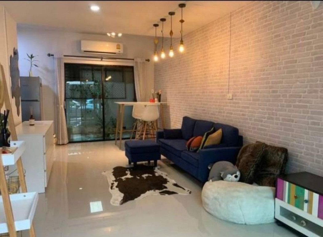 RentHouse Townhome for rent, ready to move in M218 The Connect Pattanakarn 38 100 sq m. 18.20 sq m.