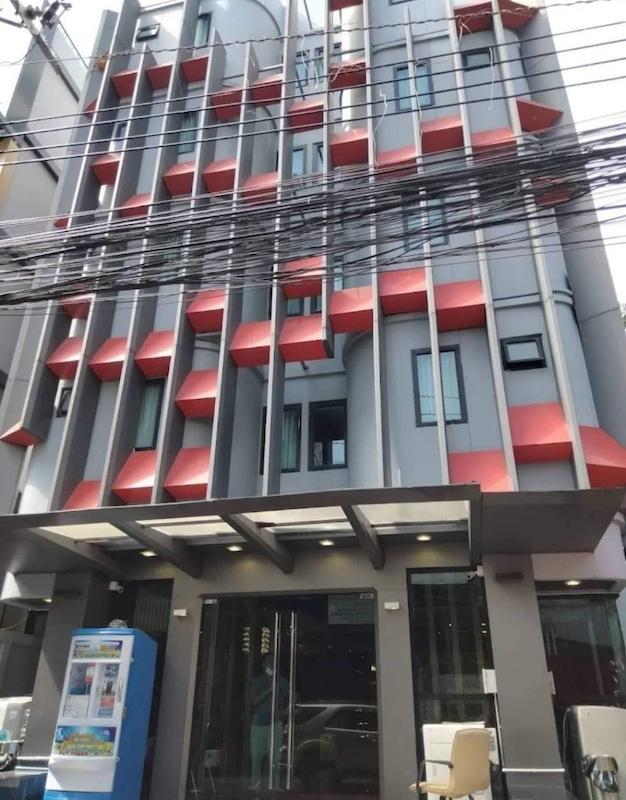 ขายกิจการโรงแรม 6 ชั้น ​จำนวน 58 ห้อง ย่านเพชรบุรี​  มีลิฟต์ 2 ตั