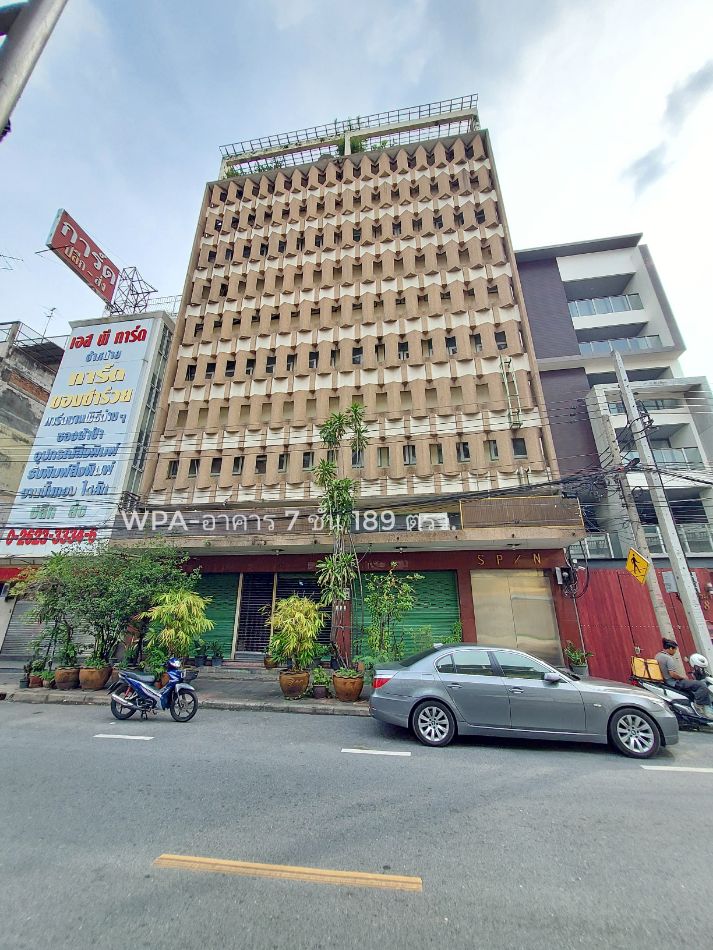 SaleOffice Commercial building for sale, next to the main road in the heart of the city, 7-story commercial building, 5100 sq m., 189 sq m., usable area over 5000 sq m., near Yaowarat.
